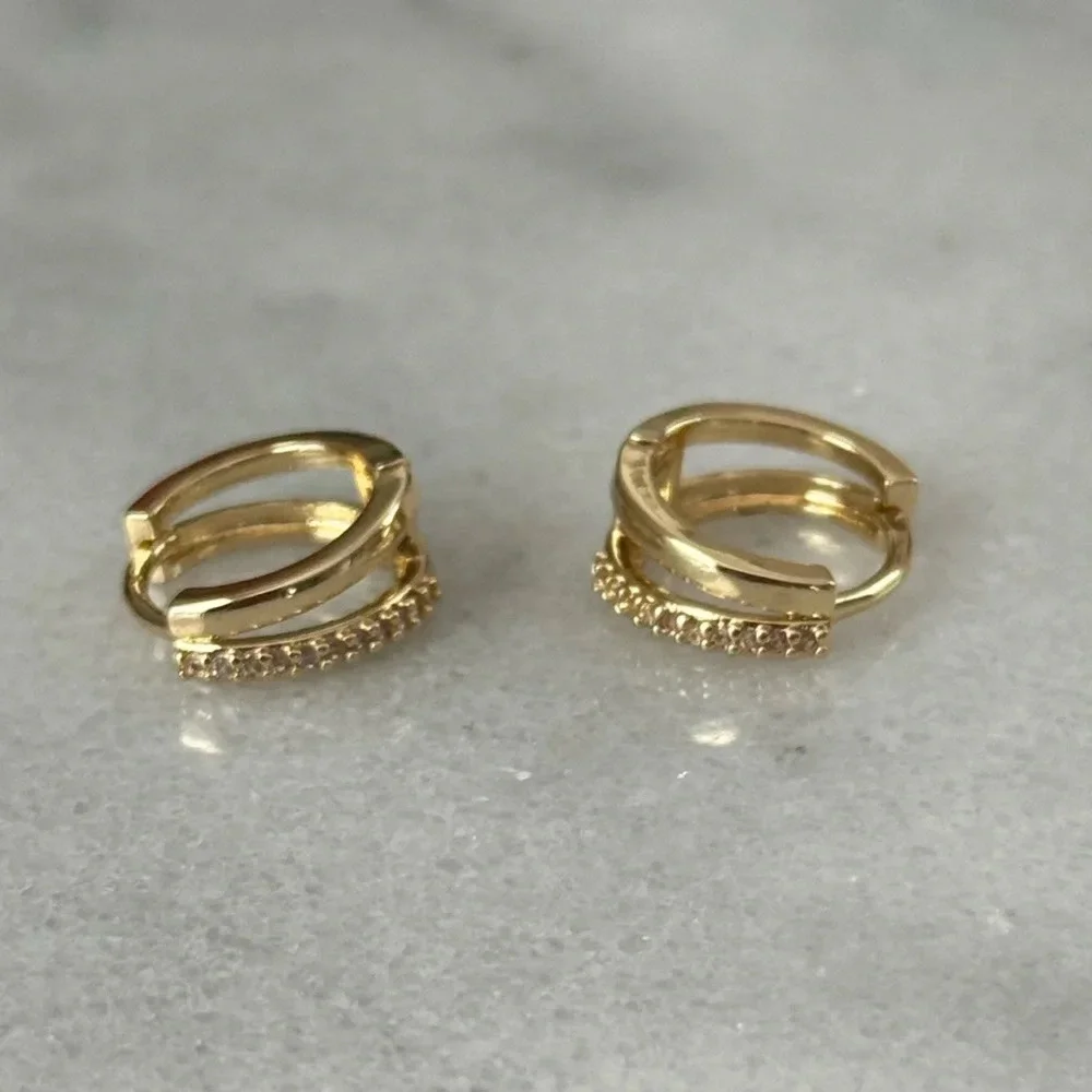 Gold Crystal Double Hoop Split Huggie Earrings Brand New 31$
